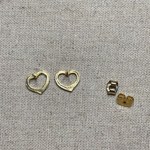 💛 Vintage Gold Plated Open Heart Earrings - Picture 3 of 4
